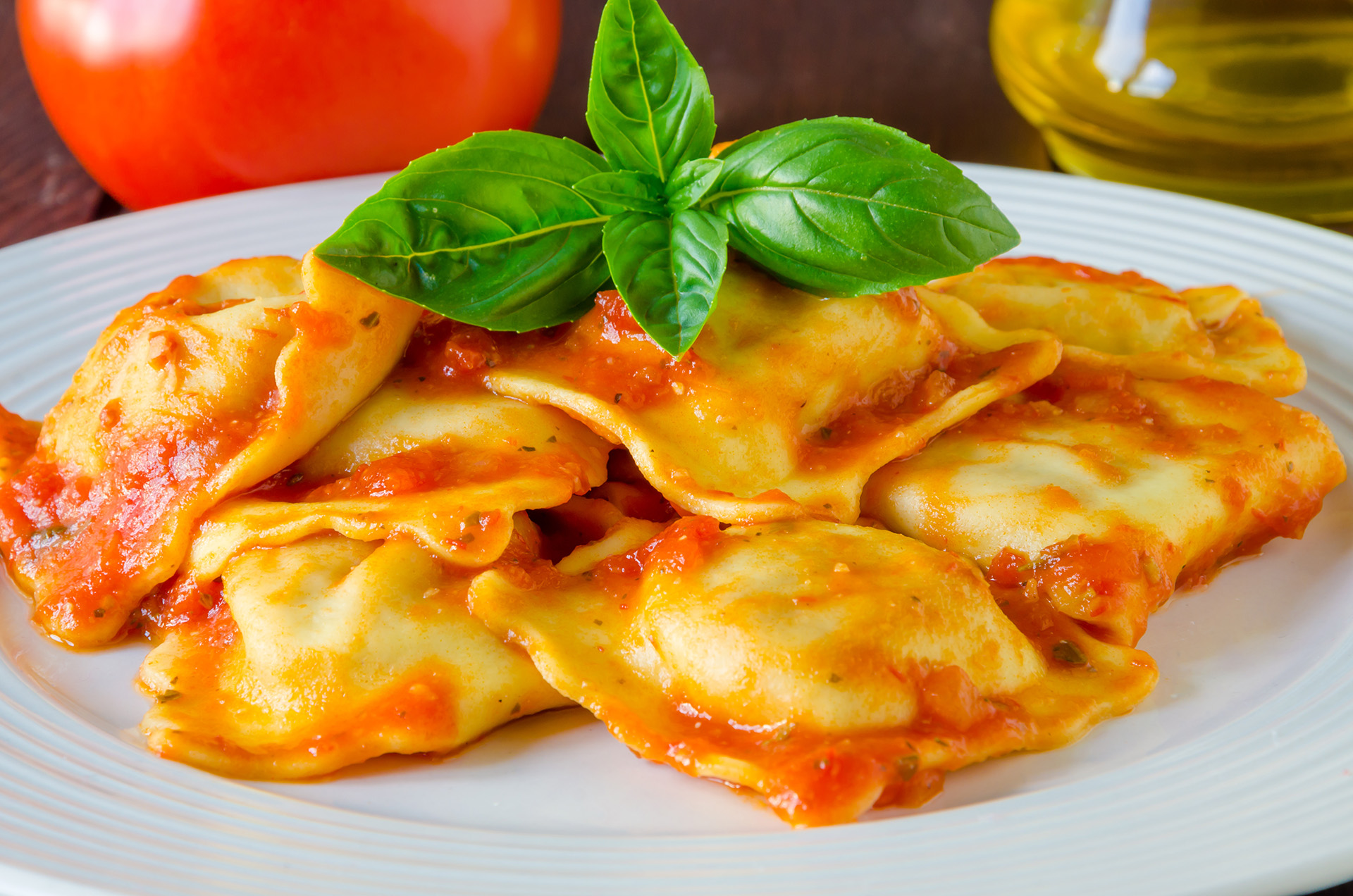 Ravioli al sugo di pomodoro e basilico